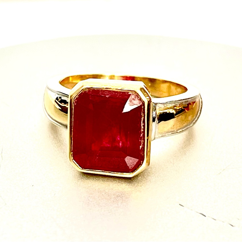 Ruby Stone 8.40 Carats in Gold Ring, Certified by IGC, Burmese Origin